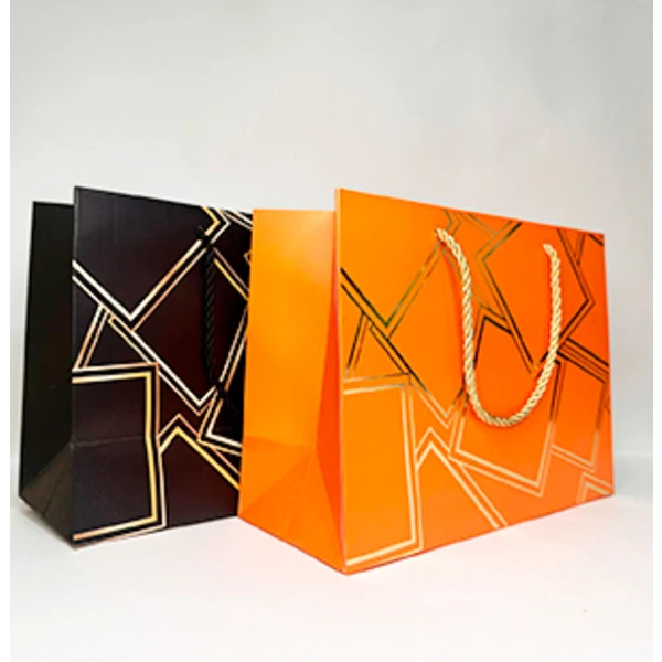 Пакет подарочный 24*18 "Золотые квадраты" (1/12)